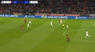 掘金主场有几位小球迷举牌支持威少：拉塞尔拿MVP