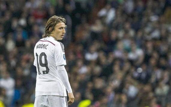 记者：与安哥拉一役，梅西、劳塔罗与阿尔马达或将搭档锋线