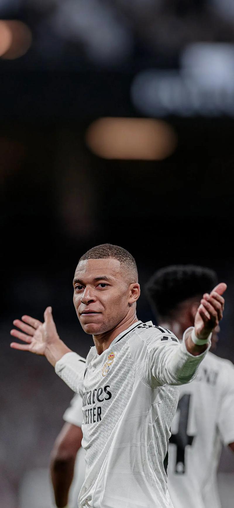 北京时间12月12日凌晨01：45，欧联杯联赛阶段将迎来一场处境迥异的对决。